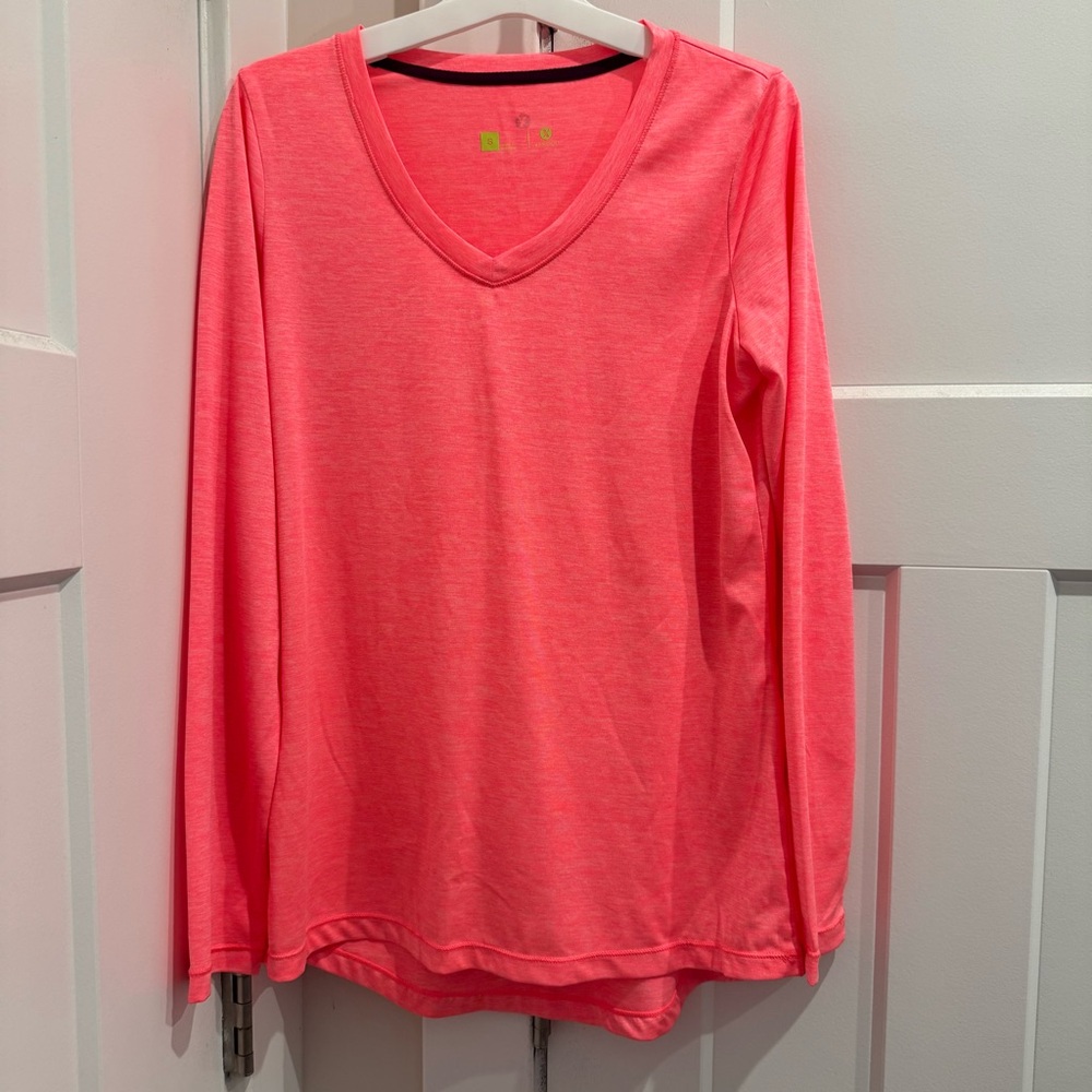 Xersion Women's Active Shirt Size Small Long Sleeve Neon Pink Athletic VNeck Top